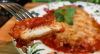 FILE DE FRANGO A PARMEGIANA